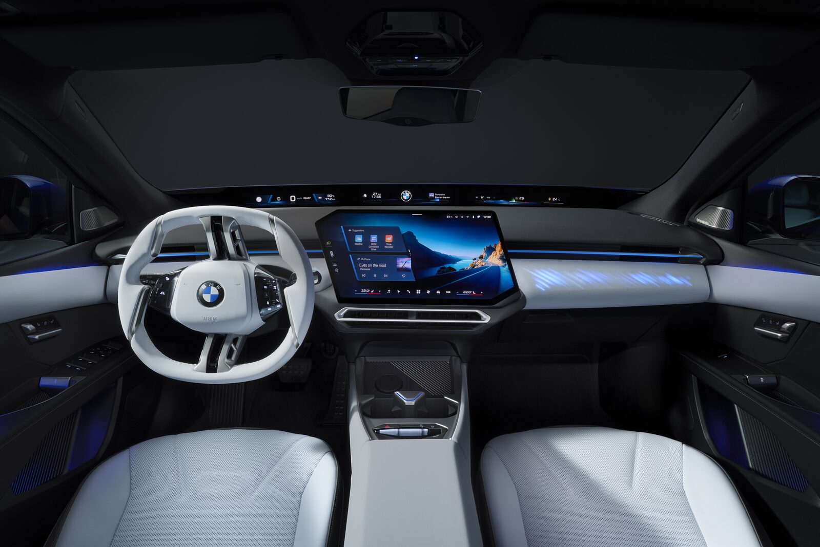 Interiören i nya BMW i3 med panoramadisplay och ljus inredning