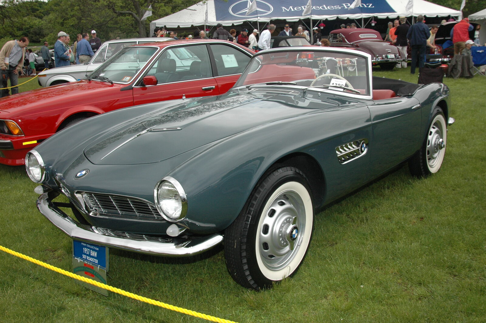 BMW 507 roadster från 1957, i grönblått, fotograferad på en bilutställning