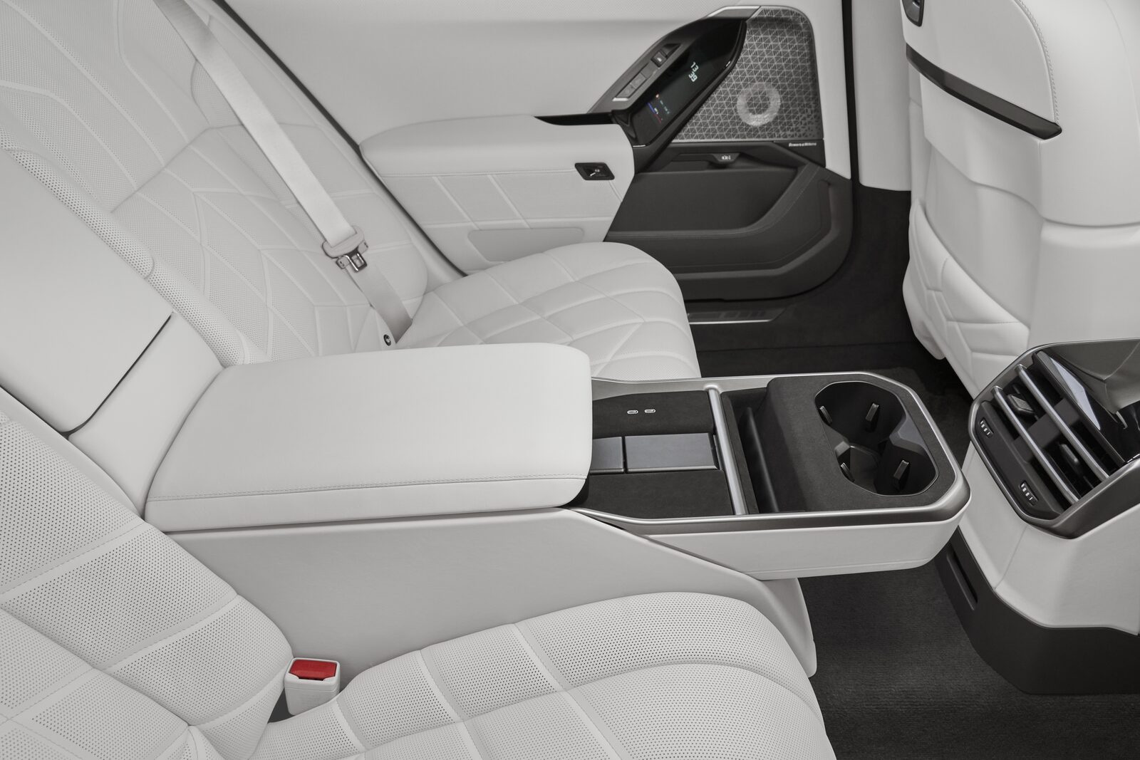 Baksätet i BMW Concept 7 Protection med ljus skinnklädsel och mittkonsol mellan stolarna