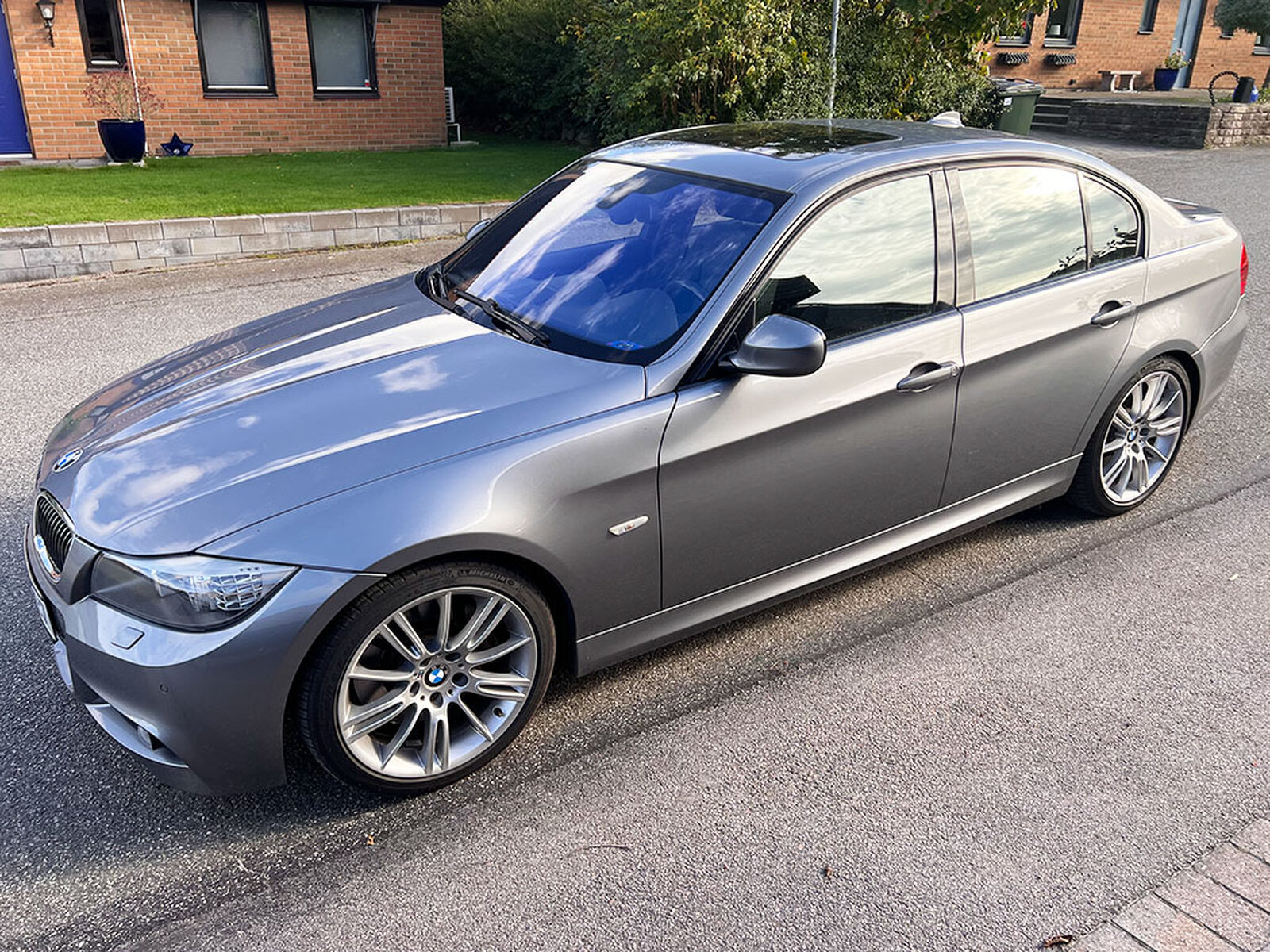 BMW 330i