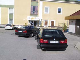 Dags att pusta ut p� hotellparkeringen efter en givande dag som tog slut alldeles f�r fort...