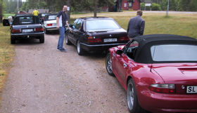 F�rsta fr�gan. Pontus smilar n�jt efter att ha l�st den.