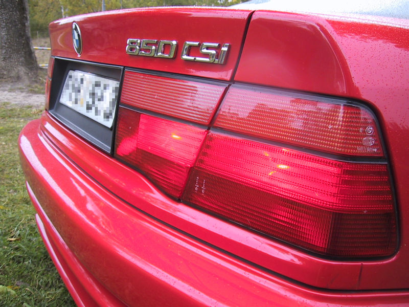 BMW 850CSi – Teknikspäckat prestandalok som tangerar M-status