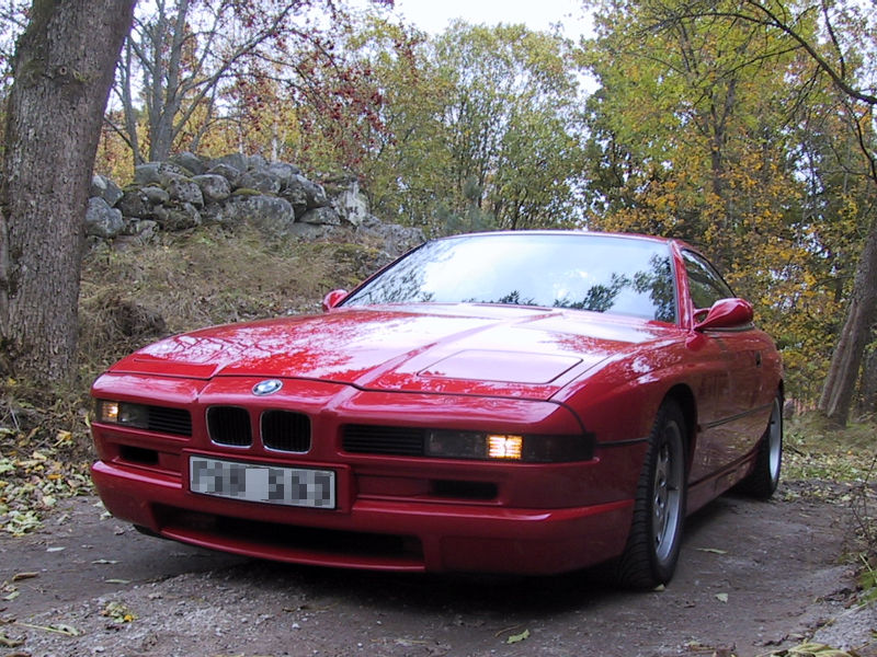 BMW 850CSi – Teknikspäckat prestandalok som tangerar M-status