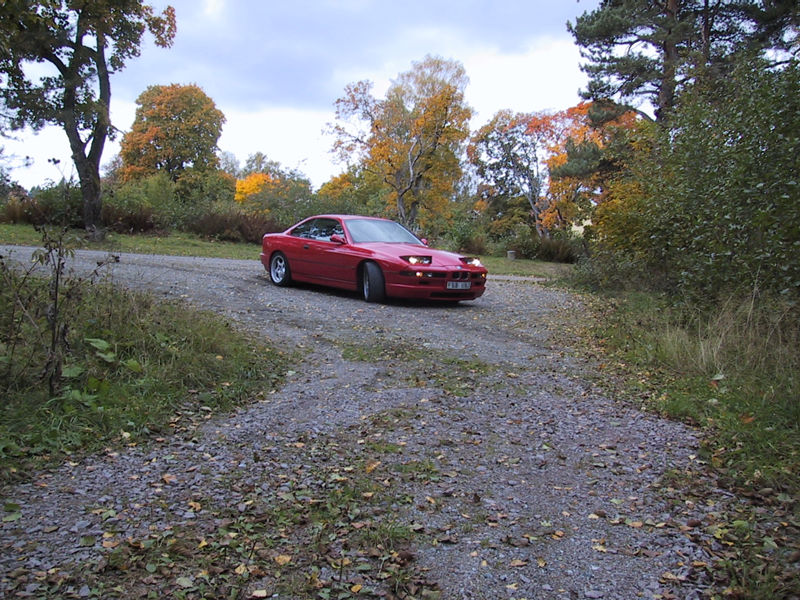 BMW 850CSi – Teknikspäckat prestandalok som tangerar M-status