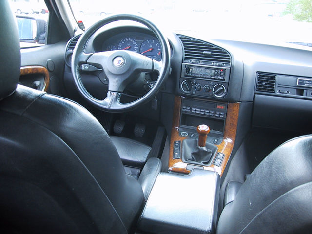 Alpina B8 E36 – Får man ner en 4,6-liters V8 i en E36?
