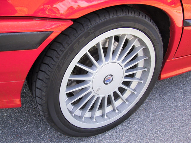 Alpina B8 E36 – Får man ner en 4,6-liters V8 i en E36?
