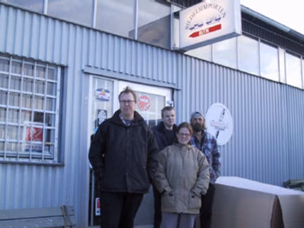 Entrén till Bildelsimporten i Uppsala