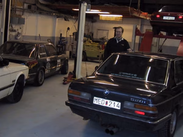 Verkstaden med nya lyftar och ny maskinpark
