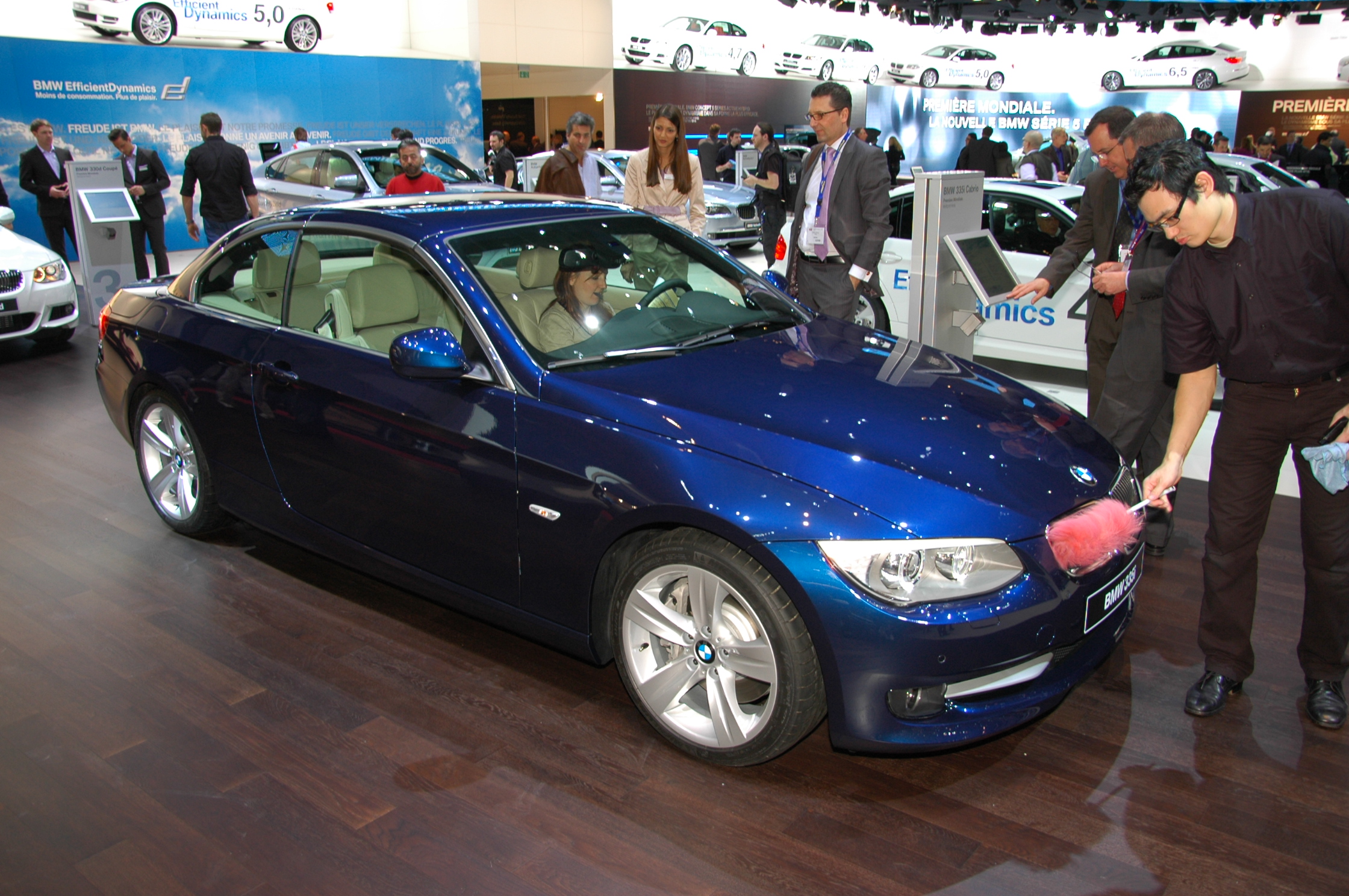 335i Cabrio Djuphavsblå — Genèvesalongen 2010