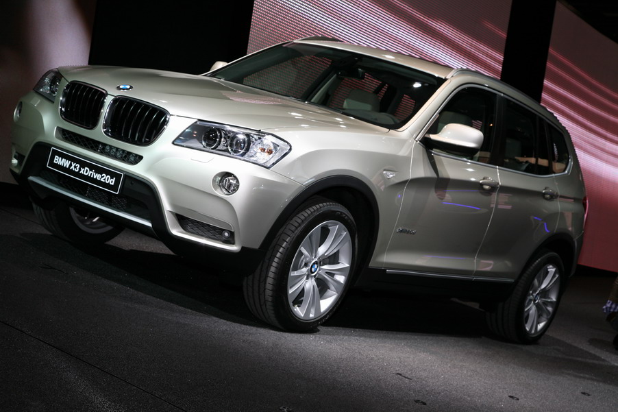 BMW X3 premiär — Parissalongen 2010
