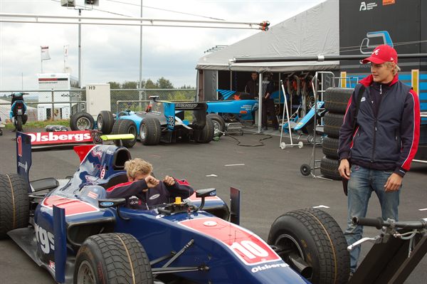 Depåbesök Marcus Ericsson Nürburgring