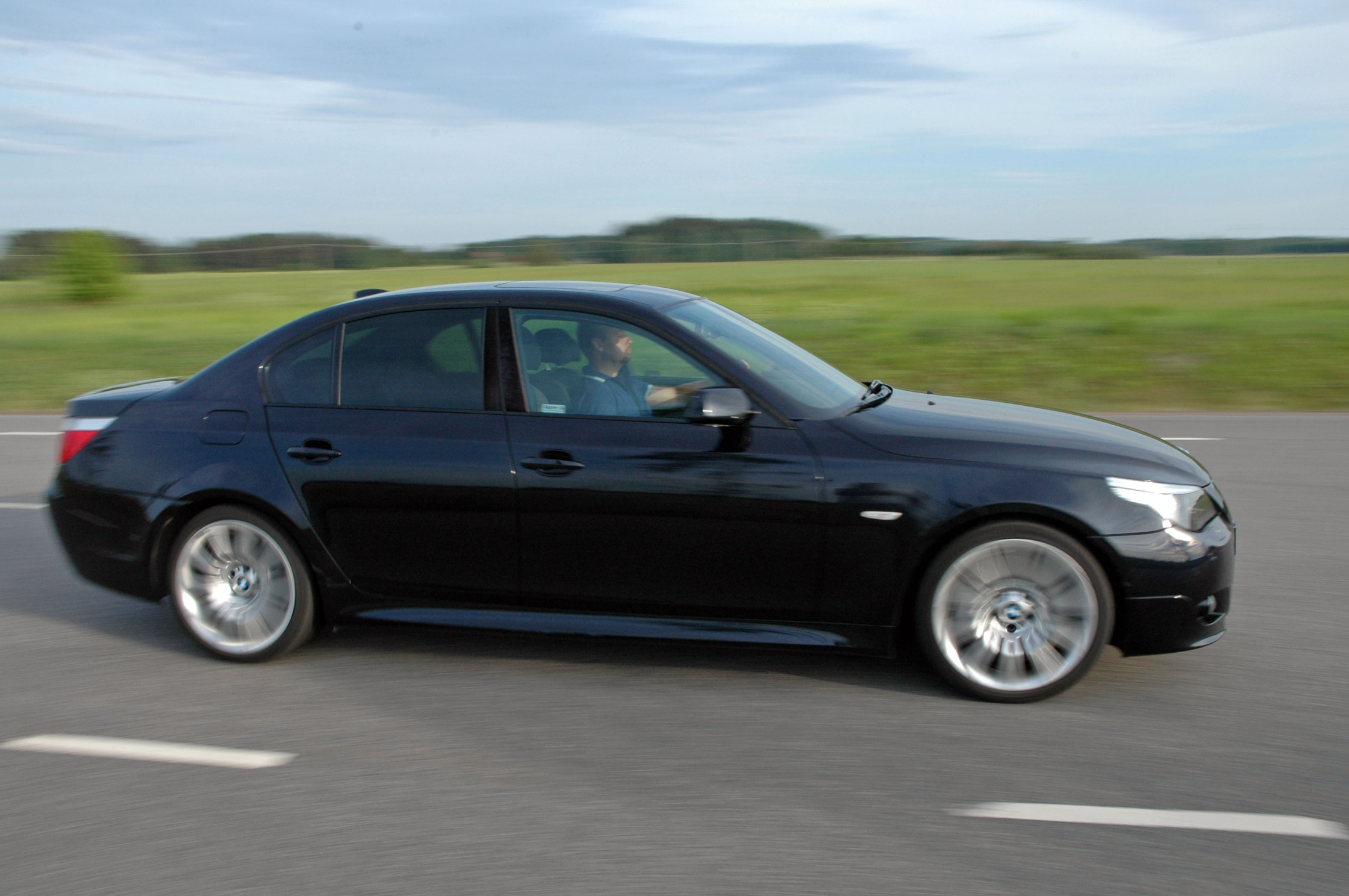 BMW 550i – sofistikerad limousine i M-kläder