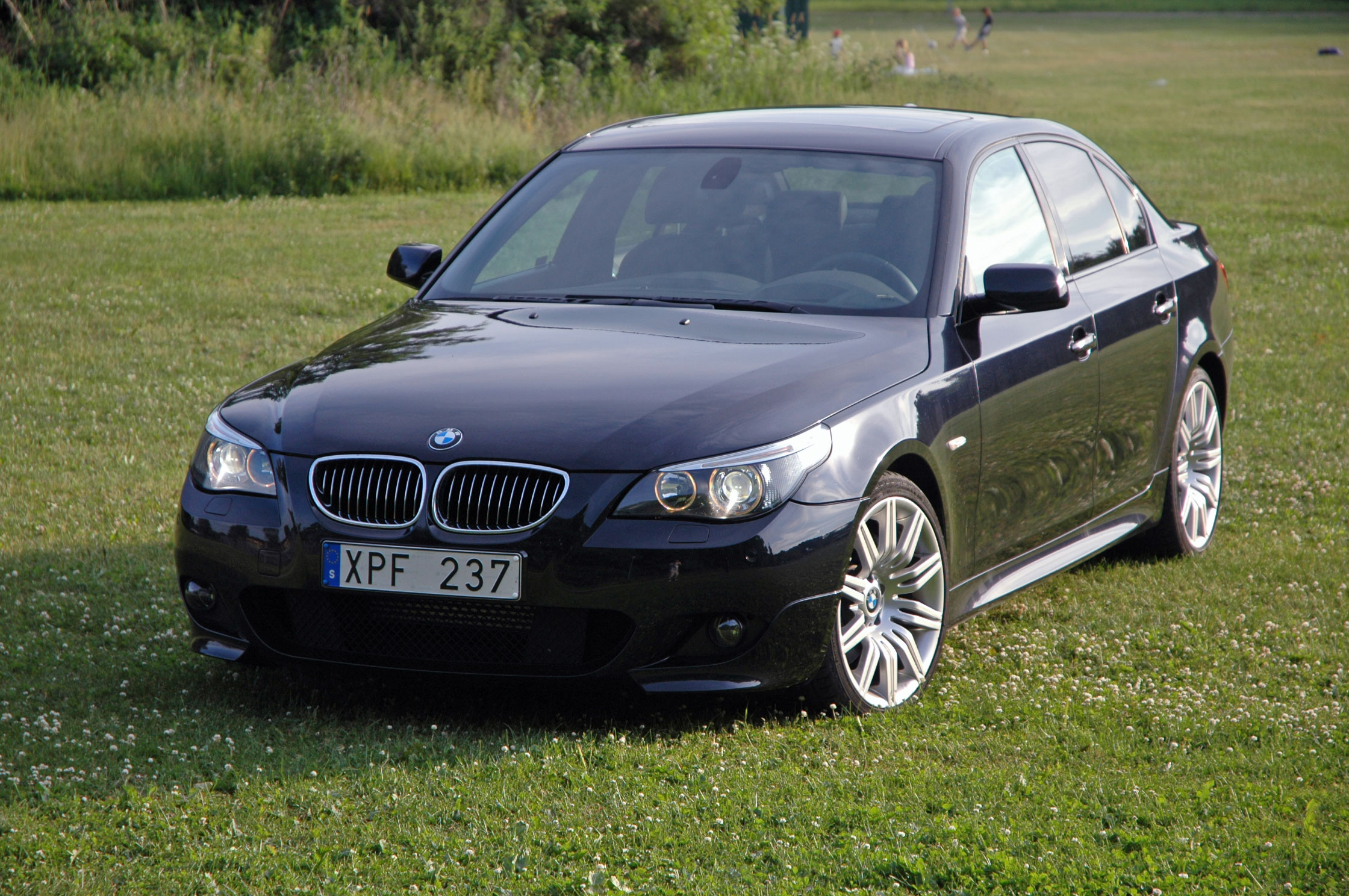 BMW 550i – sofistikerad limousine i M-kläder
