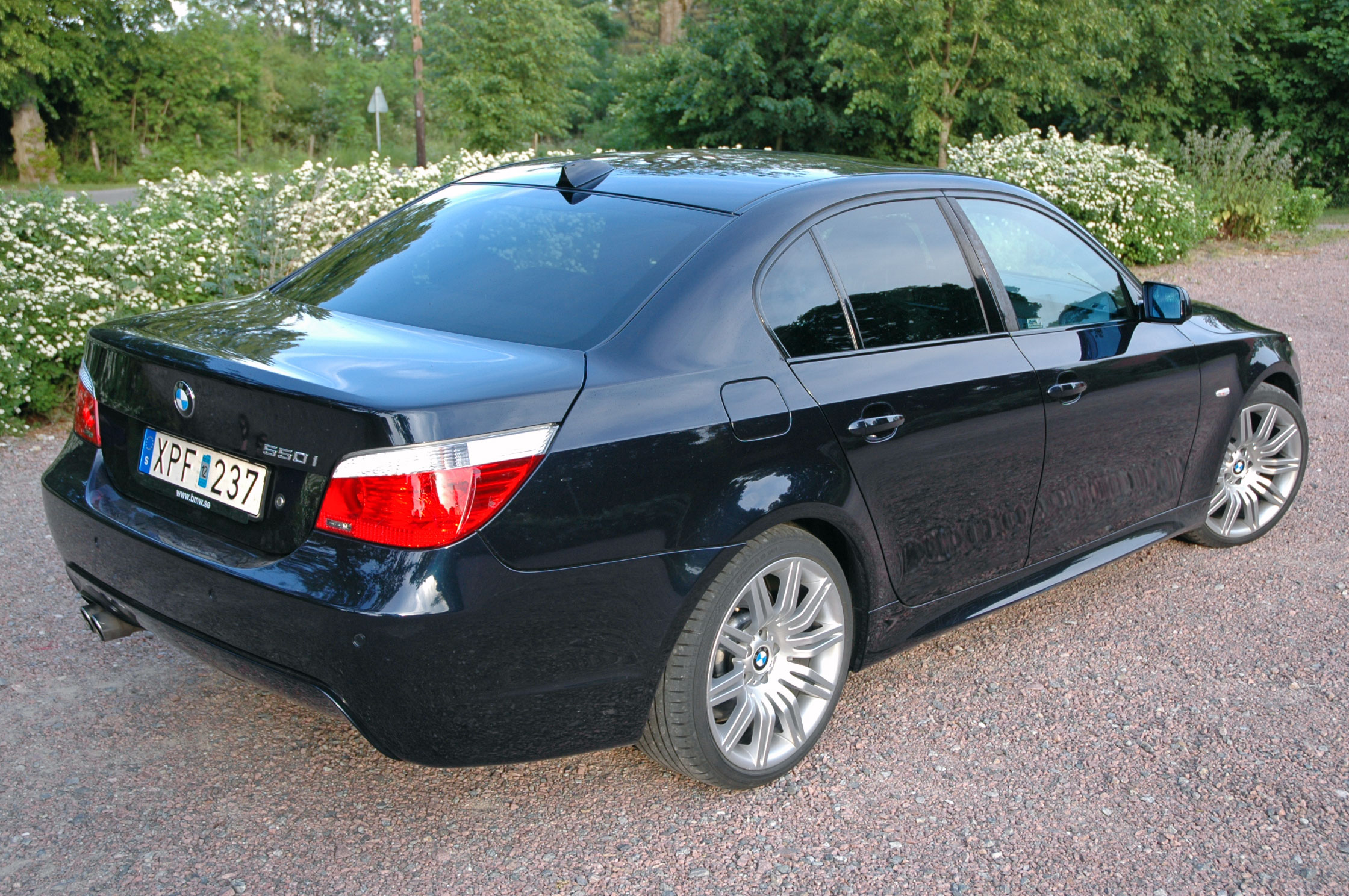BMW 550i – sofistikerad limousine i M-kläder