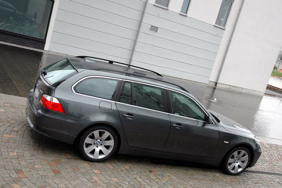 BMW 545iA touring – Visar var skåpet ska stå