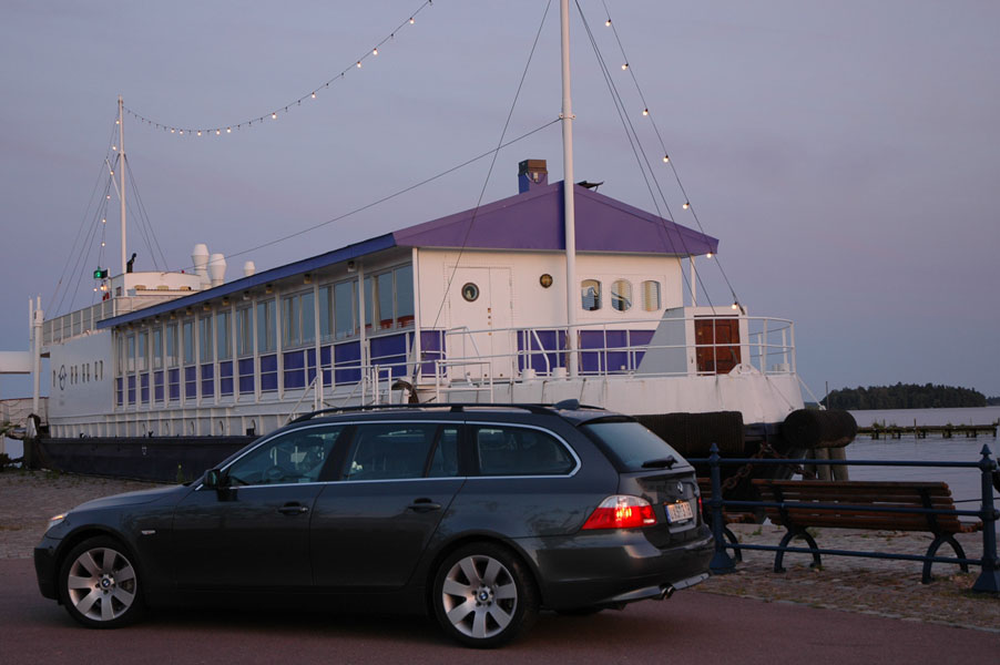 BMW 545iA touring – Visar var skåpet ska stå