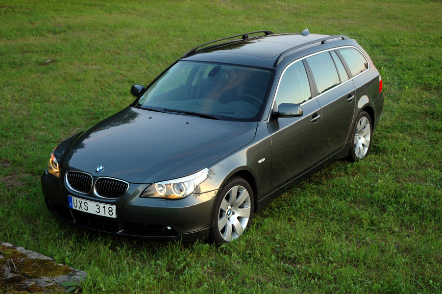 BMW 545iA touring – Visar var skåpet ska stå