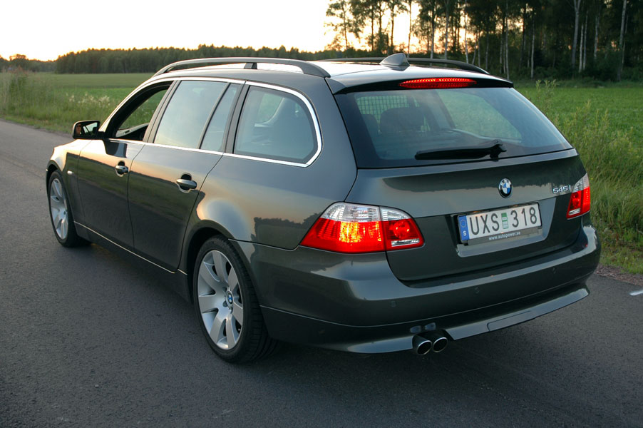 BMW 545iA touring – Visar var skåpet ska stå