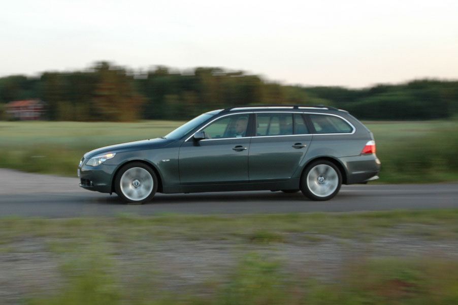 BMW 545iA touring – Visar var skåpet ska stå