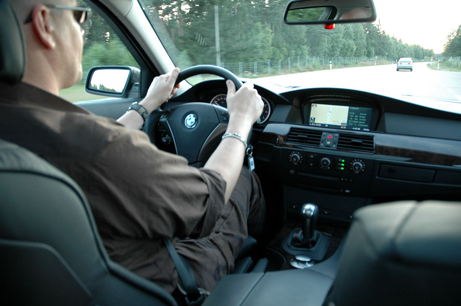 BMW 545iA touring – Visar var skåpet ska stå