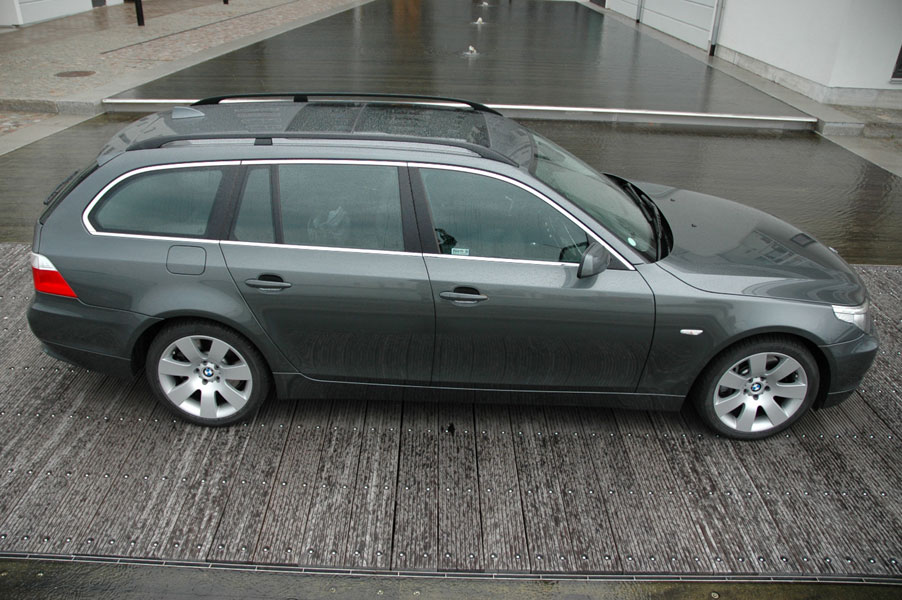 BMW 545iA touring – Visar var skåpet ska stå