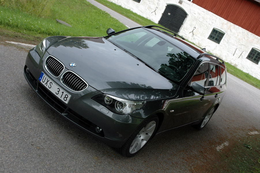 BMW 545iA touring – Visar var skåpet ska stå