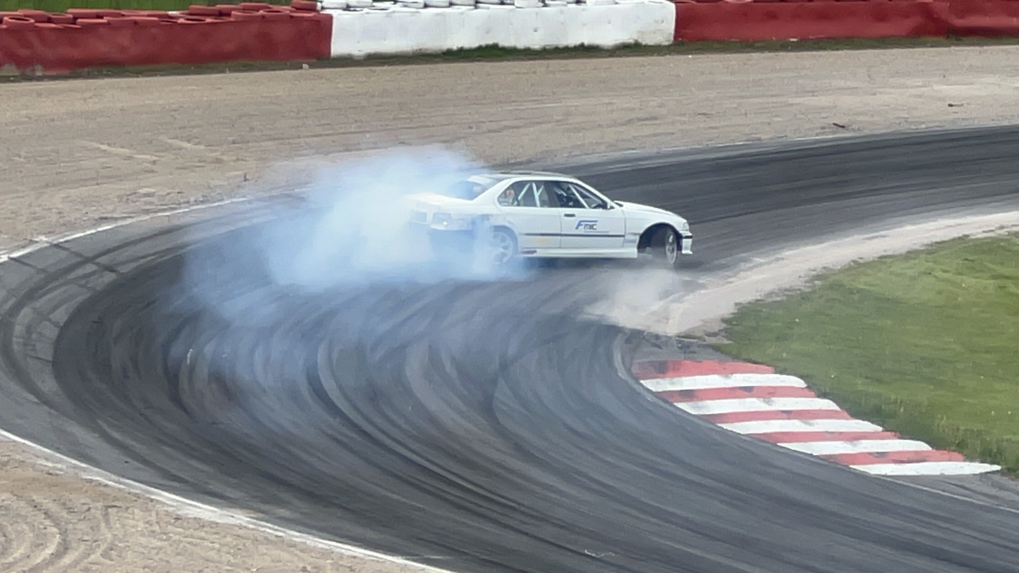 FMC E36 — kurva