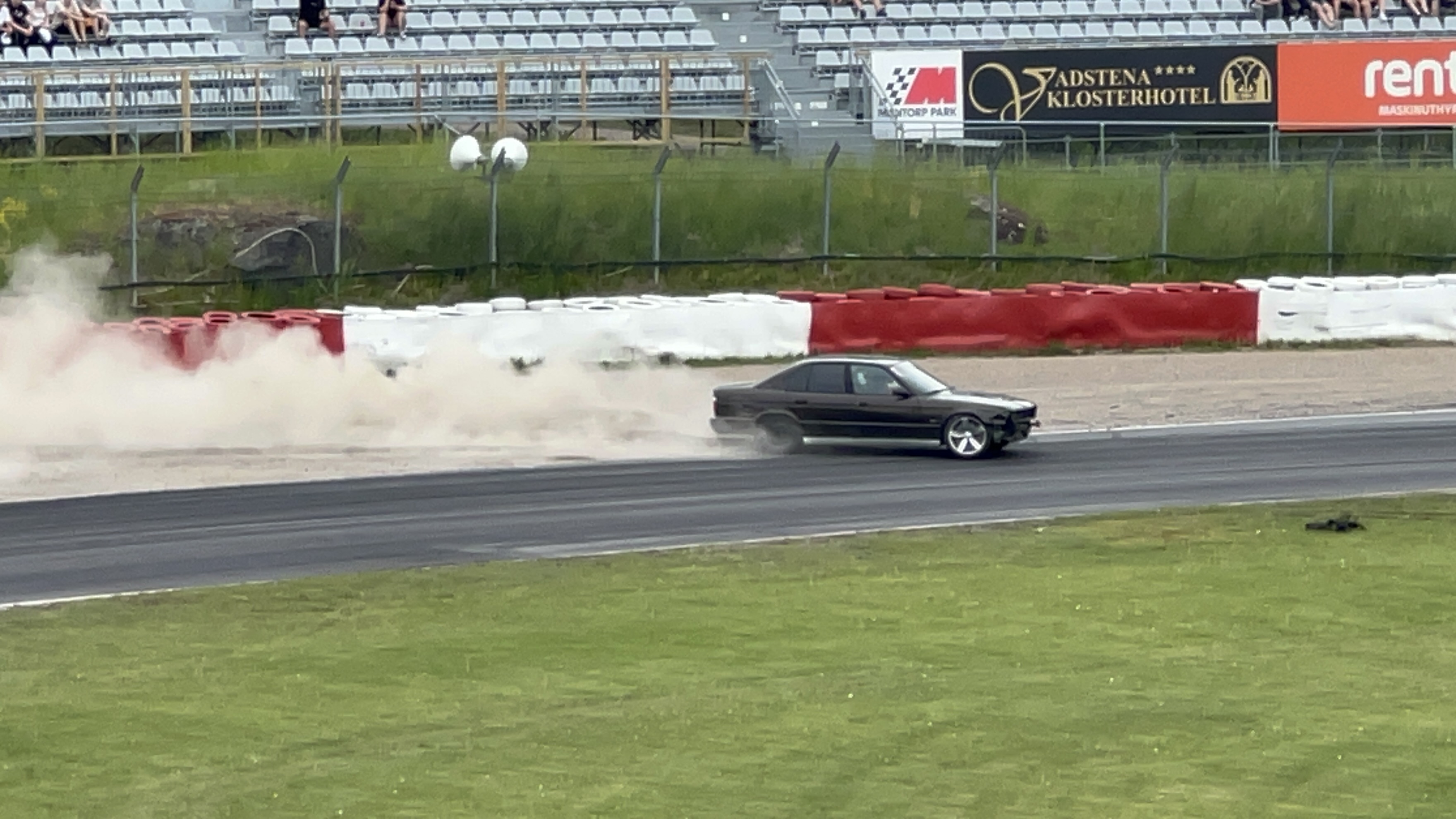 Svart E5x — burnout