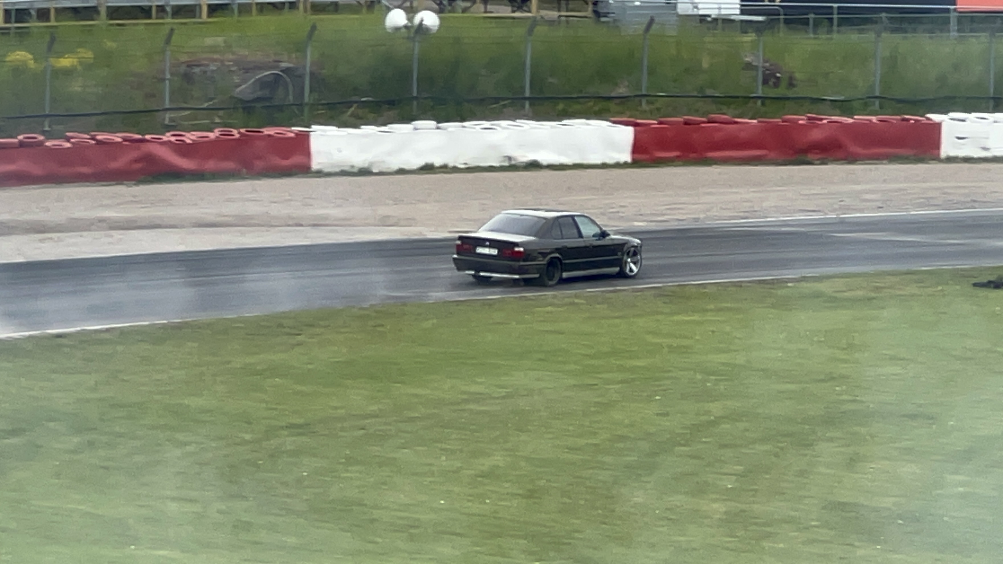 T-PARTS E36 — rök vid barriären